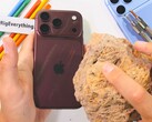 Az iPhone 18 Pro (Max) hátlapján található karcolások nagy része egyszerűen letörölhető – de nem mindegyik, ahogyan azt a tartóssági teszt is mutatja.