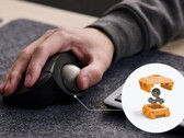 Az Elecom Ist Plus trackball egér (IT10MRS) 5 golyós görgőket használ, csökkentett súrlódással.