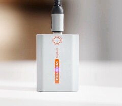 A Falcam akkumulátor közvetlenül USB-C-kábelen keresztül tölthető.
