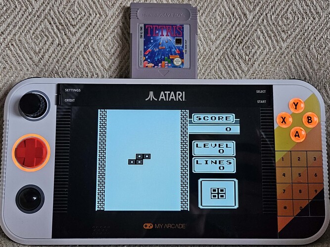 A Tetris a GameBoy-ról közvetlenül indul, és jobban néz ki a nagyképernyőn, mint az eredetin (Kép forrása: Marc Zander, Notebookcheck)