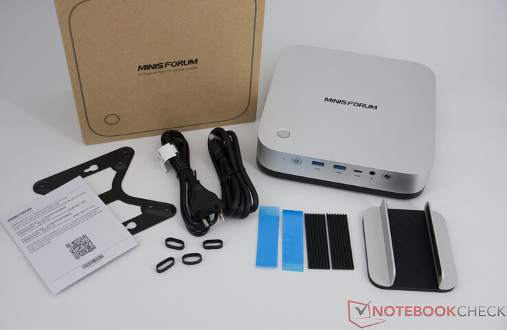 A Minisforum M2 Pro csomag tartalma