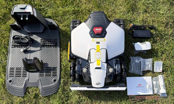 A Mammotion Luba mini 2 AWD csomag tartalma