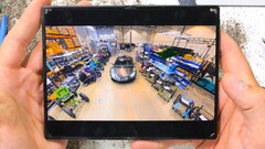 A tiranium nyomait keresve a JerryRigEverything YouTube-csatorna szétszereli a Samsung Galaxy Z Fold8-at.