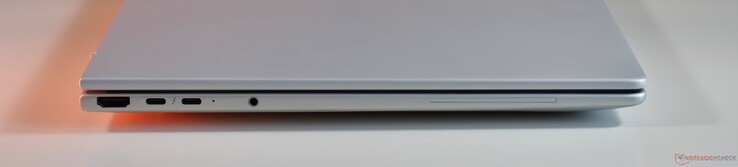 bal oldalon: HDMI, 2x Thunderbolt 4, 3,5 mm-es audio