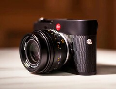 A Leica Noctilux-M 1.2/35 ASPH. nagyon kompakt, de viszonylag nehéz (Kép forrása: Leica)