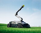 A NexLawn Master X képes labdákat dobálni a kutyáknak és gyümölcsöt szedni a fákról. (Kép forrása: Mova)