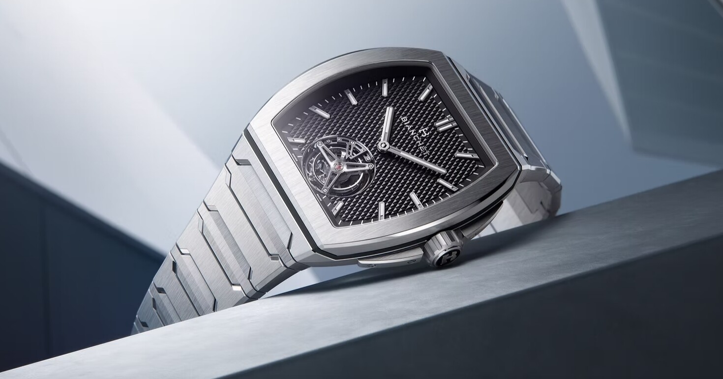 A Bianchet B 1.618 UltraFino szögletes nézete, kiemelve a repülő tourbillon és a texturált számlap dizájnját (Kép forrása: Bianchet Official Website)