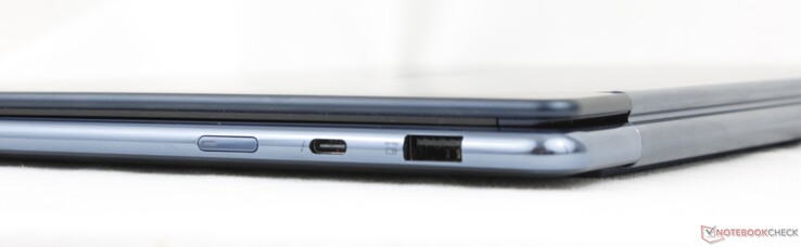 Jobb oldalon: Bekapcsológomb, USB-C (40 Gbps) Thunderbolt 4 DisplayPort 2.1 + Power Delivery 3.0 támogatással, USB-A 3.2 Gen. 2 (10 Gbps)