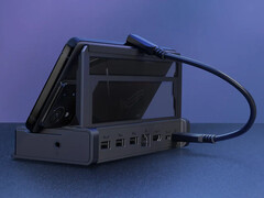 Az Asus ROG Bulwark DG300 egy univerzális dokkolóállomásnak készült. A képen: a dokkoló egy telefonhoz csatlakoztatva. (Kép forrása: Asus)