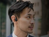Az Audio Technica ATH-CC500BT2 fejhallgató a fül porcán keresztül továbbítja a hangokat. A kép forrása: Audio-Technica)