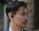 Az Audio Technica ATH-CC500BT2 fejhallgató a fül porcán keresztül továbbítja a hangokat. A kép forrása: Audio-Technica)