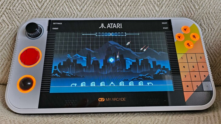 A Missile Command a Trak-Ball-lal feltöltött változatban is játszható (Kép forrása: Marc Zander, Notebookcheck)