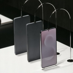 Galaxy Először mutatták be az S25 Edge színváltozatait (kép forrása: @r3dash on X)