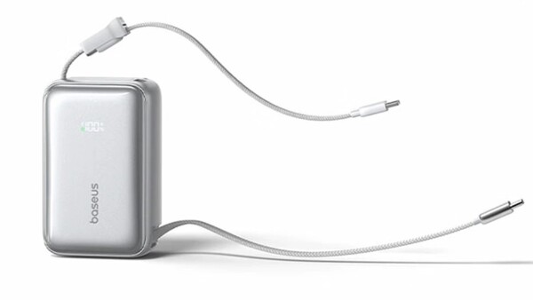 A Baseus PicoGo AR11 két beépített USB-C-kábellel rendelkezik, amelyek közül az egyik behúzható.