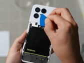 A Fairphone 6 akkumulátora különösen könnyen cserélhető. (Kép forrása: iFixit)