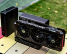 A GPD G2 eGPU MCIO-ja PCIe 4.0 x8 sebességre lesz korlátozva. Pcitured: a GPD G2-t GPU-val és a GPD Box mini PC-t bemutató kép.