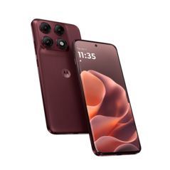 A Motorola Edge 70 Pro+ Pantone Zinfandel színben.