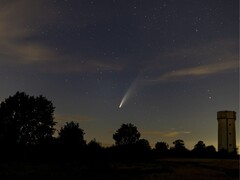 A Neowise üstököst ábrázoló kép. (Kép forrása: TheOtherKev - Pixabay)
