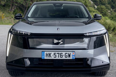 DS N°7 E-Tense: Az új luxus BEV akár 460 mérföldes elektromos hatótávolságot és 345 hp teljesítményű négykerék-meghajtást kínál
