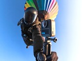 Az új GoPro Max 2 csak leesett az égből, amint az ezen a hivatalos teaser képen is látható (Kép forrása: GoPro)