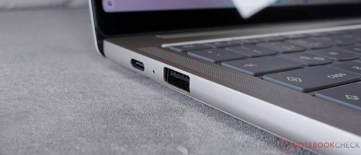 USB-C (PD és DP), USB-A 3.1 Gen 1