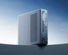 Az MS-01 SE legfeljebb 64 GB DDR4 RAM-mal szerelhető fel. A képen: a mini PC elülső részét bemutató promóciós kép.