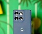 A Motorola Moto G86 Power hatalmas akkumulátorral és nagyon fényes képernyővel rendelkezik. (Kép forrása: Notebookcheck)