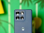 A Motorola Moto G86 Power hatalmas akkumulátorral és nagyon fényes képernyővel rendelkezik. (Kép forrása: Notebookcheck)