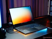 Az Asus ROG Strix Scar 18 óriási, 240 Hz-es mini-LED kijelzővel rendelkezik (Kép forrása: Notebookcheck)