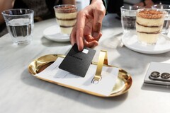 A Samsung bemutatja új Galaxy Card kártyáját.
