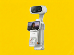Az Insta360 Luna Ultra levehető távirányítóján található az OLED képernyő.