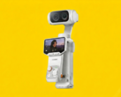 Az Insta360 Luna Ultra levehető távirányítóján található az OLED képernyő.