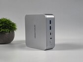 Minisforum M2 mini PC elülső portok nézet