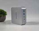Minisforum M2 mini PC elülső portok nézet