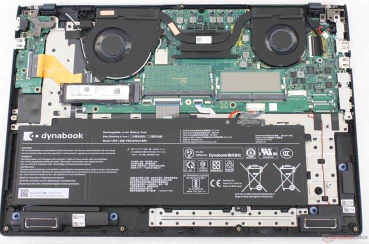 Könnyen szervizelhető, hozzáférhető M.2 2280 SSD és két DDR5 SODIMM foglalat révén