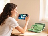 A Belkin Charging Case Pro tölti a Nintendo Switch 2-t szállítás közben. (Kép forrása: Belkin)