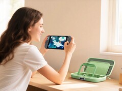 A Belkin Charging Case Pro tölti a Nintendo Switch 2-t szállítás közben. (Kép forrása: Belkin)