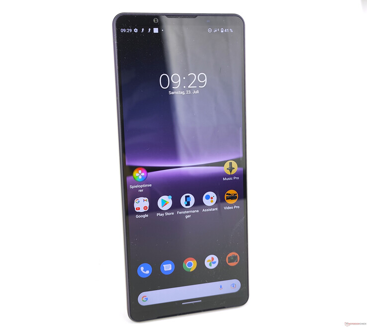 Sony Xperia 1 IV in violet 