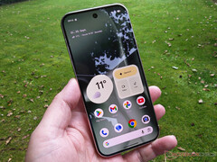 A Google Pixel 11 sorozat fényesebb kijelzőkkel rendelkezik majd. A képen: a Pixel 10 XL előlapja.