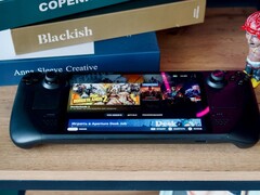 Egy Steam Deck készülék egy asztalon (Kép forrása: Georgiy Lyamin via Unsplash)