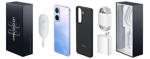 Az iQooNeo 11 dobozában tok és töltő található. (Kép forrása: iQoo)