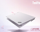 Ezek a Moonlight White frissítések hat hónappal azután érkeztek, hogy a Lenovo bemutatta a ThinkPad X9 Aura Editiont 14 és 15 hüvelykes méretben. (Kép forrása: Lenovo)