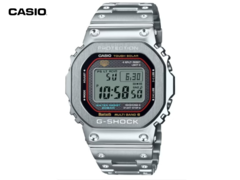 A Casio GMW-B5000D-1C (a képen) a fém lünetta belső pereme körül piros akcentusgyűrűvel van ellátva. (Kép forrása: Great G-Shock World)