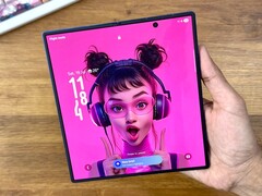 A Galaxy Z Fold7 (a képen látható) utódja várhatóan teljesen gyűrődésmentes kijelzőt kínál majd, hasonlóan a Apple első iPhone Foldjához. (Kép forrása: Techdroider)