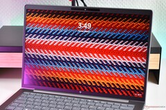 A HP ZBook 8 G2a 14 kijelzője.