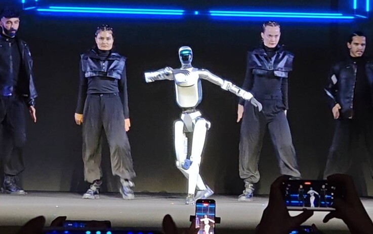 Az MWC 2026-on táncoló humanoid Honor robot prototípusa.