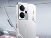 A Realme 14 5G mecha ihlette dizájn narancssárga színű hangsúlyokkal. (Kép forrása: Realme)