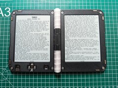 A DIY kétképernyős e-olvasó (Kép forrása: spacerower&#039;s thread on Reddit)