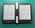A DIY kétképernyős e-olvasó (Kép forrása: spacerower's thread on Reddit)