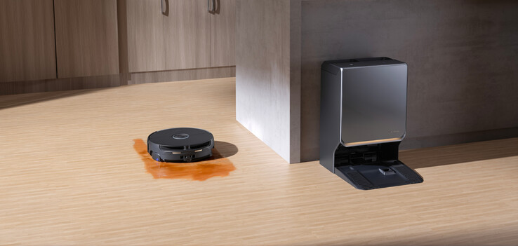 A Narwal Flow 2 60 °C-os Track-Mop felmosórendszerrel felmos.